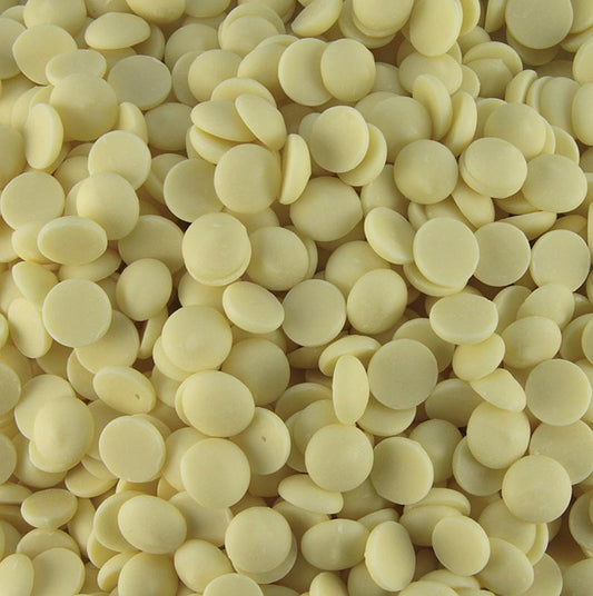 Witte chocolade Callets met 28% cacaoboter en 22% melk, verpakt in een zak van 25 kg