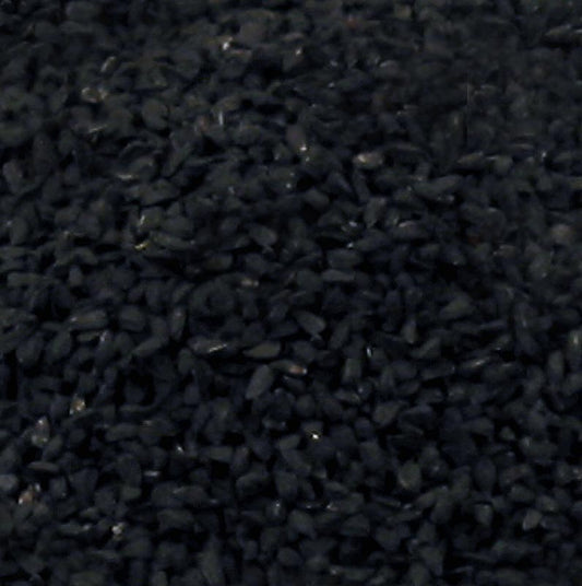 Zwarte komijn en ui zaden, ook bekend als nigella, in een verpakking van 1 kg