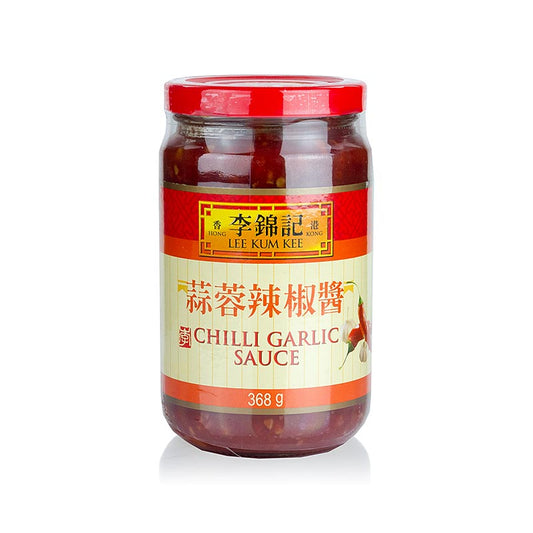 Lee Kum Kee chilisaus met knoflook in een fles van 368 g, perfect voor het toevoegen van pittige smaak aan Aziatische gerechten