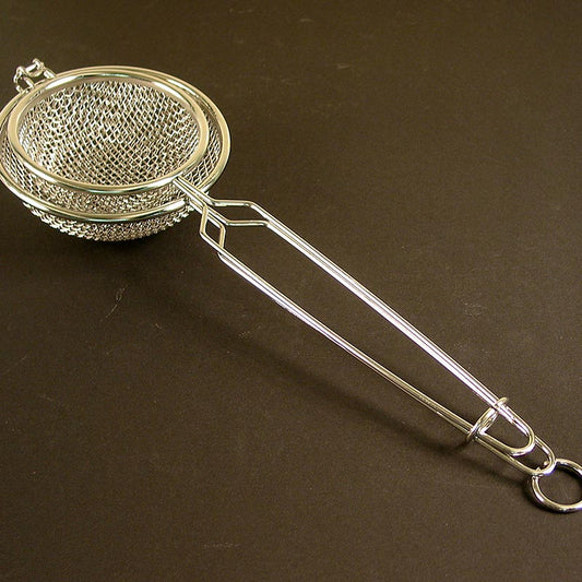 Nestlepel, 188/130, 13 cm buitenkant, 18/10 elektrolytisch gepolijst, 3x3 mm, 1 stuk