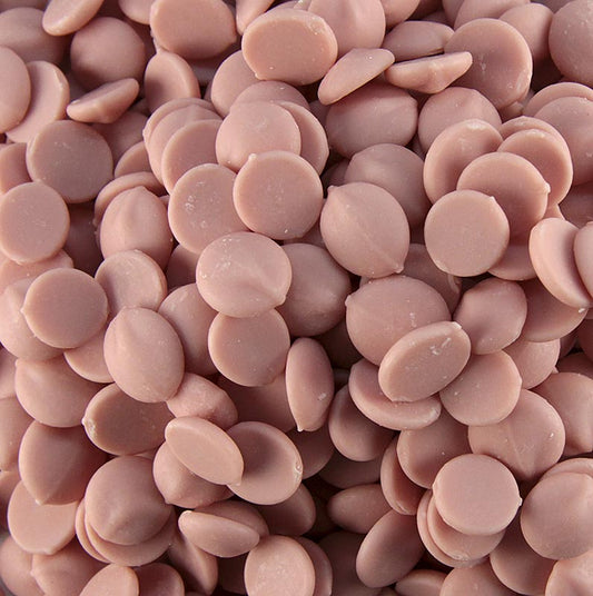 De heerlijke gearomatiseerde decoratiepasta in aardbeiensmaak, verpakt in handige callets, 25 kg