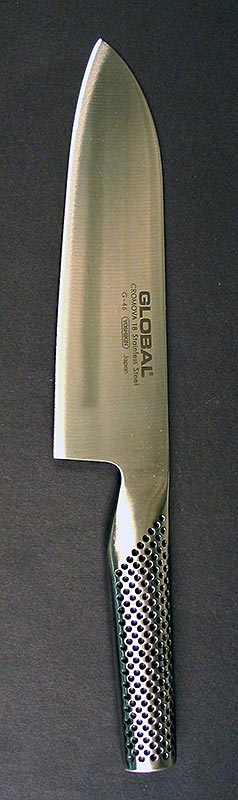 Global G-46 Santoku mes, a versatile knife for cutting vegetables, fish, and meat with its pointed tip, 18cm, 1 piece