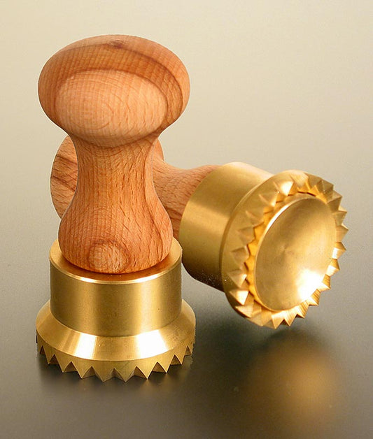 Uitsteekvorm ravioli, hout/messing, rond met gekartelde rand, 50 mm, 1 stuk