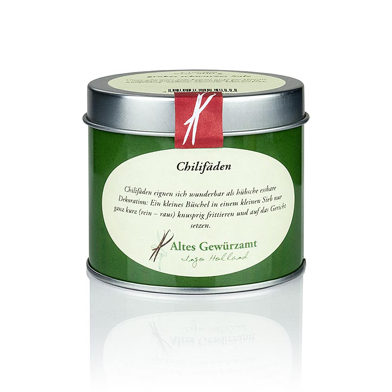  Spaanse peper draadjes, Altes Gewürzamt, 20 g - close-up of the label on the small glass jar of Spanish pepper threads, featuring the product name and weight by Altes Gewürzamt