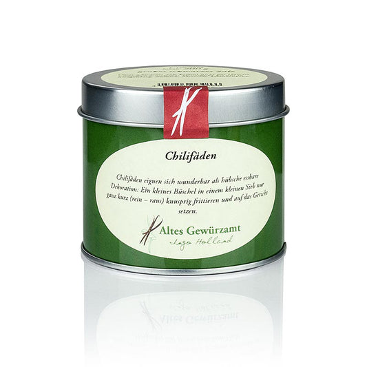 Spaanse peper draadjes, Altes Gewürzamt, 20 g - close-up of the label on the small glass jar of Spanish pepper threads, featuring the product name and weight by Altes Gewürzamt
