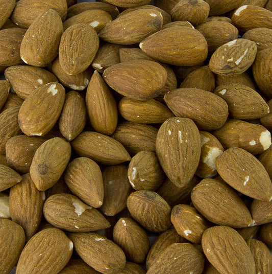 Amandelen van topkwaliteit, heel en bruin, verpakt in een zak van 500 g