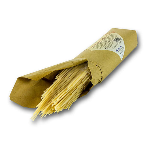  Close-up of Morelli 1860 spaghetti, 1 kg, highlighting the golden color and rough texture of the pasta strands