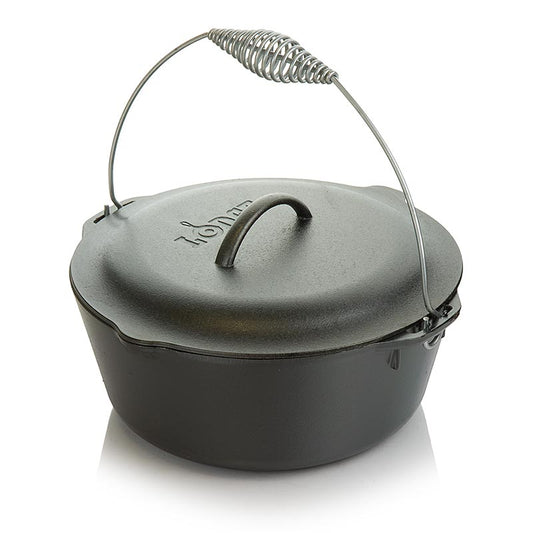 Black Lodge Dutch Oven with lid, 7-liter capacity, perfect for use in the smoker, a versatile and durable cooking accessory