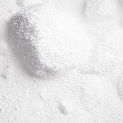  Verpakking van 3 kg Zout Sal Viva / Levend Zout van Ángel León, met op de achtergrond een zeezoutkristal en de naam van het product in grote letters