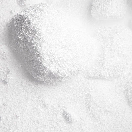  Verpakking van 3 kg Zout Sal Viva / Levend Zout van Ángel León, met op de achtergrond een zeezoutkristal en de naam van het product in grote letters