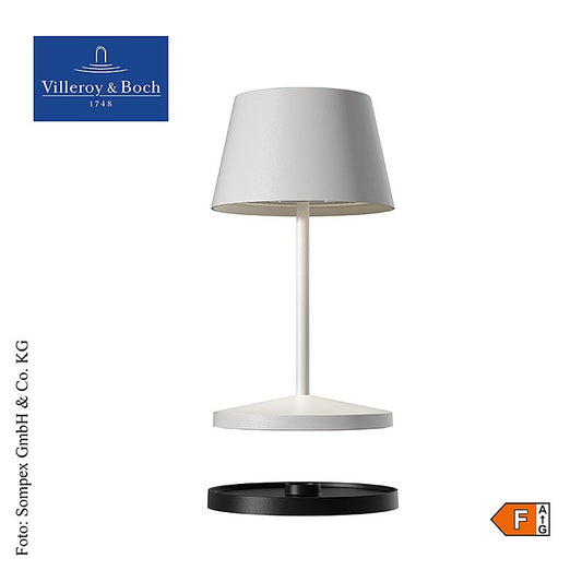  Sleek and stylish Seoul 20 table lamp made of aluminum in white color
