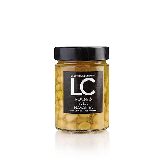 Delicious Pochas a la Navarra, a traditional Spanish dish of white beans with vegetables, in a 340 gram can
