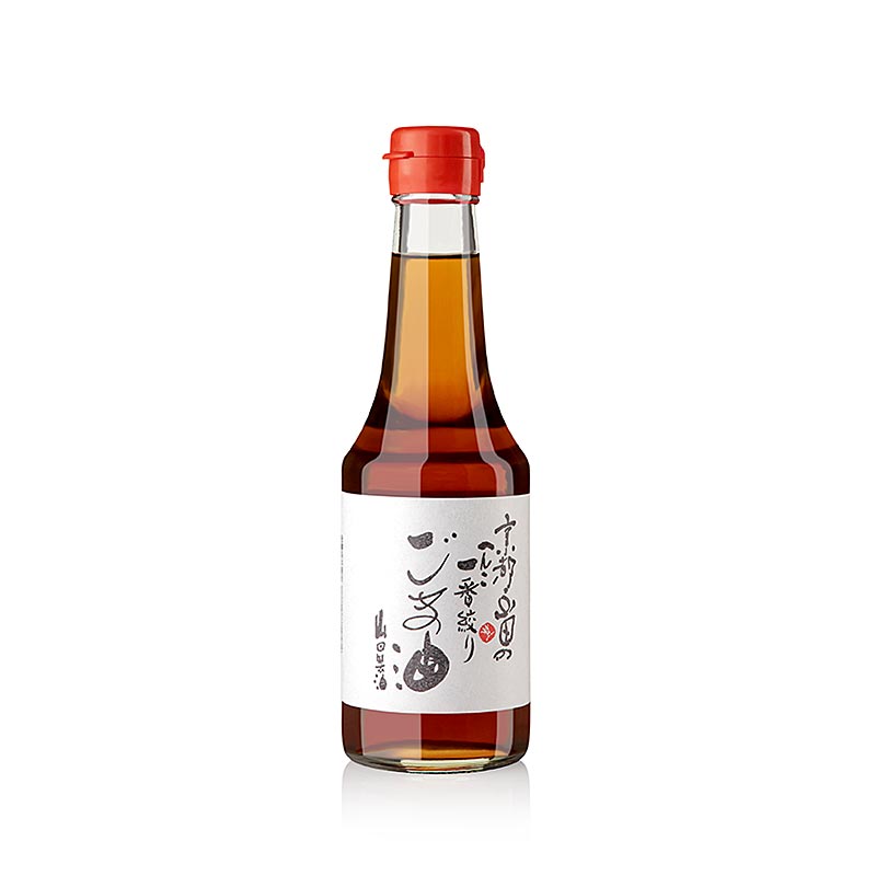 Sesamolie gemaakt van geroosterde witte sesamzaadjes, van het merk Yamada, in een fles van 300 ml