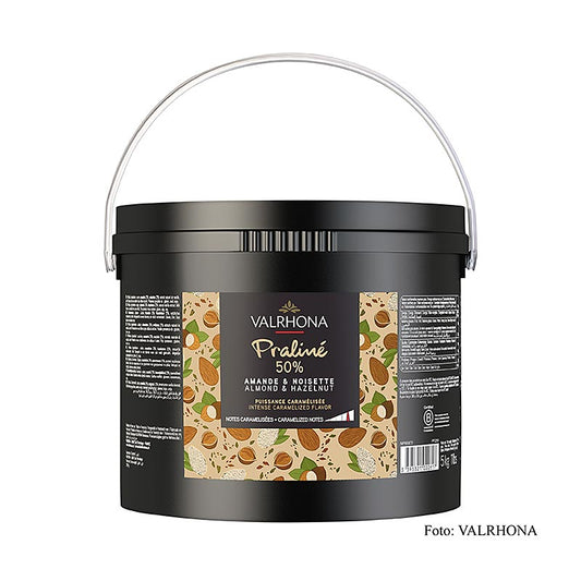 Pâte pralinée fine avec 25% de noisettes et 25% d'amandes, au goût intense de noisette, conditionnée en pot de 5 kg.