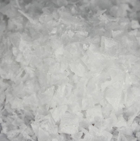100g de sel de mer naturel en forme de pyramide, provenant de Petros, Chypre - SEO friendly and long descriptive alt text