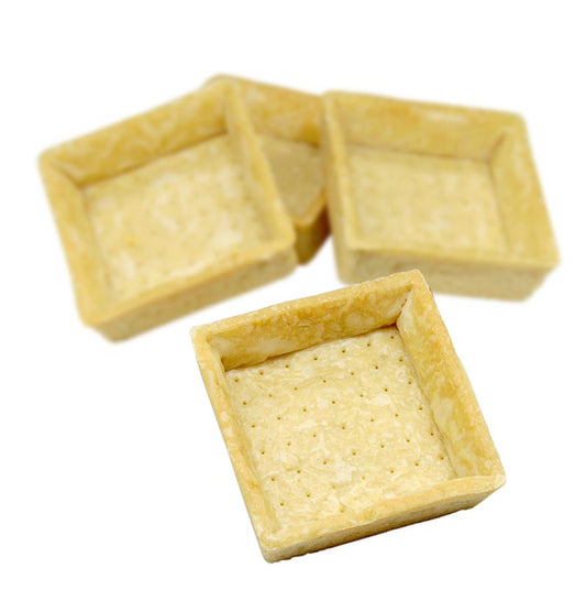 Tartelettes salées végétaliennes, carrées mesurant 7x7cm et 18cm de haut, légères, emballées dans une boîte de 327kg, avec un total de 120 pièces.