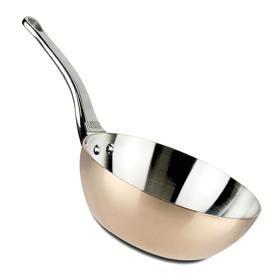 La sauteuse à induction Prima Matera de deBUYER, forme conique, en cuivre et acier inoxydable, diamètre 20 cm, 1 pièce