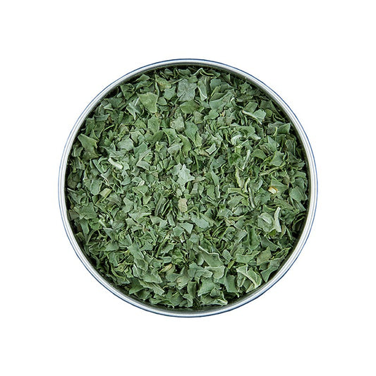 Gros plan sur un paquet de 10 g de basilic lyophilisé par Altes Gewürzamt, présentant de fines feuilles de basilic séchées.