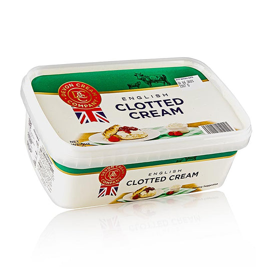 Un récipient de 1 kg de clotted cream anglaise, un produit laitier épais et crémeux contenant 55 % de matières grasses.