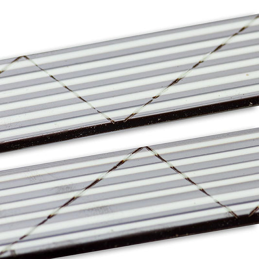 Dessus décoratif de haute qualité Domino Triangle pesant 585 g et 314 pièces, recouvert de jolies rayures de chocolat blanc et noir, idéal pour la décoration de diverses friandises