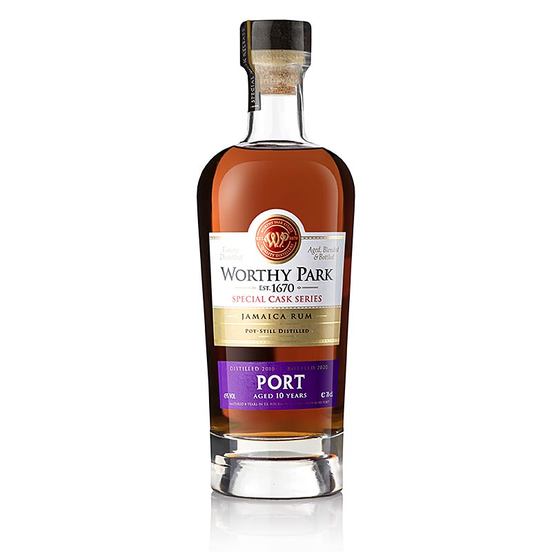 Worthy Park Estate Jamaica Rum 10 years PORT Finish bottle with 45% volume, 700 ml, mettant en valeur la richesse des couleurs et l'élégance du design de l'emballage sur un fond en bois.