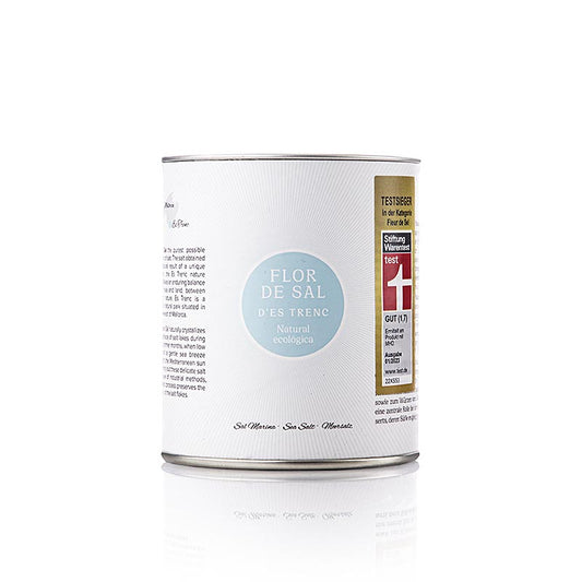 Un paquet de 180 g de Flor de Sal de Majorque, un produit naturel et biologique à base de sel de mer de d'es Trenc, dans un bel emballage méditerranéen.