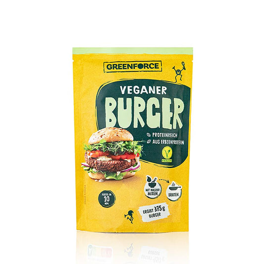  Une main tenant un paquet de mélange Greenforce pour galettes de hamburger végétaliennes, montrant les ingrédients détaillés et les suggestions de service sur l'emballage.